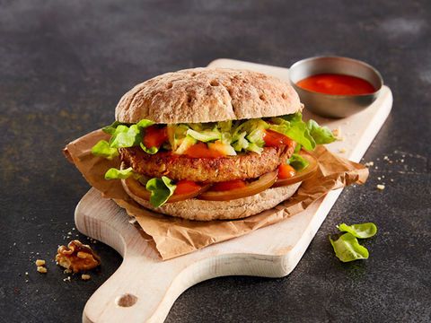 Walnuss-Burger mit Süßkartoffel-Ketchup